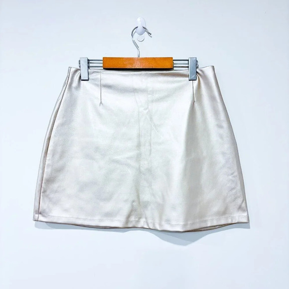 DYNAMITE  Champagne gold metallic faux leather skirt - Picture 1 of 7